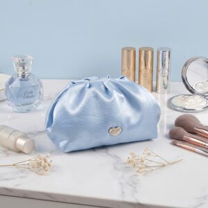 Custom Logo Luxury Satin Cloud Makeup Bag Heart Metal Charm Cosmetic Pouch Pearl Zipper Toiletry Bag for Women Wholesale