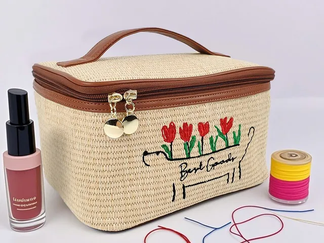BG2779 straw raffia cosmetic bag